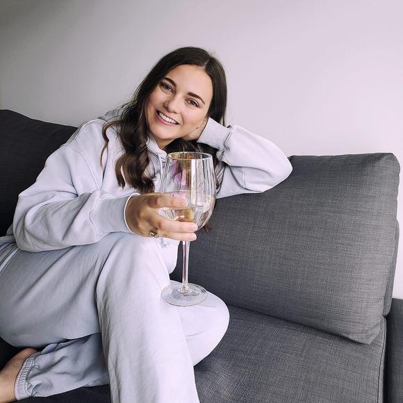 Meet your Posher, Taylor - Picture 1 of 1